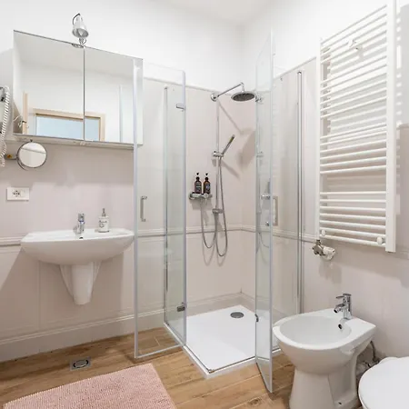 Lejlighed Monnalisa 3 Bedrooms With Private Bathrooms Facing Basilika Dream Flat - 1 Free Parking Upon Reservation