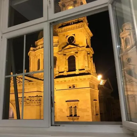 아파트 Monnalisa 3 Bedrooms With Private Bathrooms Facing Basilika Dream Flat - 1 Free Parking Upon Reservation