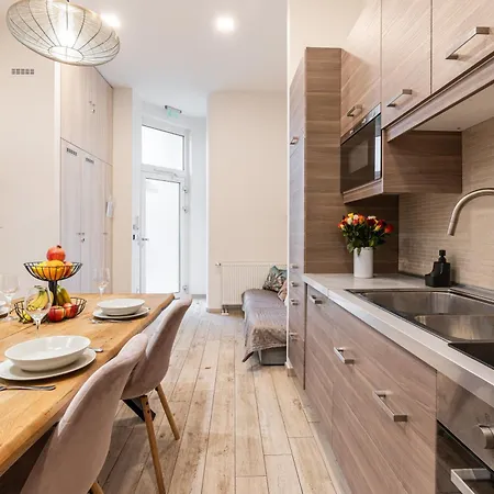 Monnalisa 3 Bedrooms With Private Bathrooms Facing Basilika Dream Flat - 1 Free Parking Upon Reservation 아파트 부다페스트