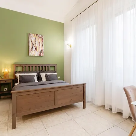Monnalisa 3 Bedrooms With Private Bathrooms Facing Basilika Dream Flat - 1 Free Parking Upon Reservation 부다페스트