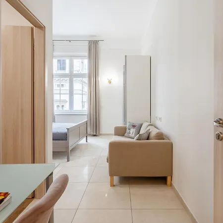 아파트 Monnalisa 3 Bedrooms With Private Bathrooms Facing Basilika Dream Flat - 1 Free Parking Upon Reservation *