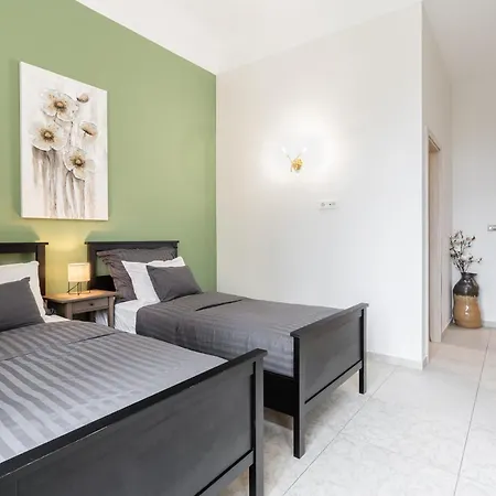 Monnalisa 3 Bedrooms With Private Bathrooms Facing Basilika Dream Flat - 1 Free Parking Upon Reservation 아파트 부다페스트