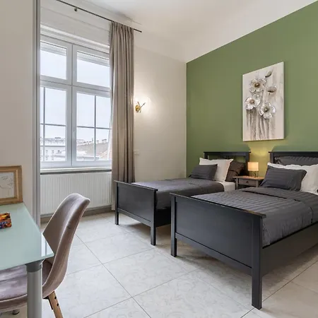 Monnalisa 3 Bedrooms With Private Bathrooms Facing Basilika Dream Flat - 1 Free Parking Upon Reservation 부다페스트