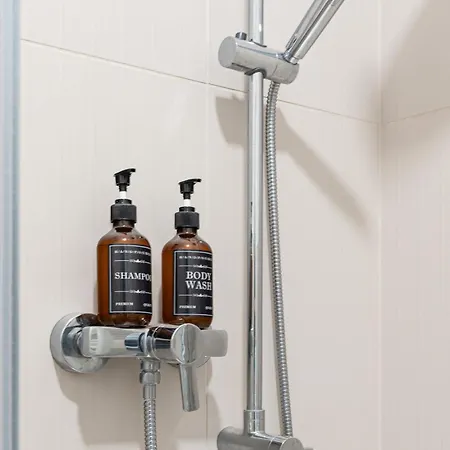 Monnalisa 3 Bedrooms With Private Bathrooms Facing Basilika Dream Flat - 1 Free Parking Upon Reservation 아파트 *