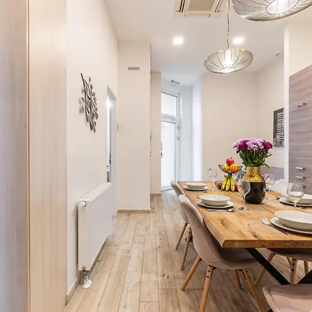 Monnalisa 3 Bedrooms With Private Bathrooms Facing Basilika Dream Flat - 1 Free Parking Upon Reservation *