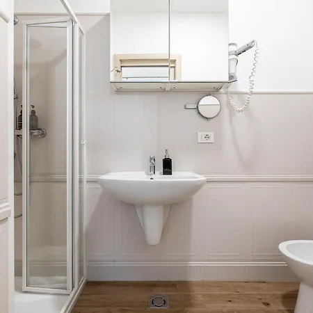 Monnalisa 3 Bedrooms With Private Bathrooms Facing Basilika Dream Flat - 1 Free Parking Upon Reservation 아파트 부다페스트