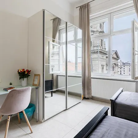 아파트 Monnalisa 3 Bedrooms With Private Bathrooms Facing Basilika Dream Flat - 1 Free Parking Upon Reservation 부다페스트